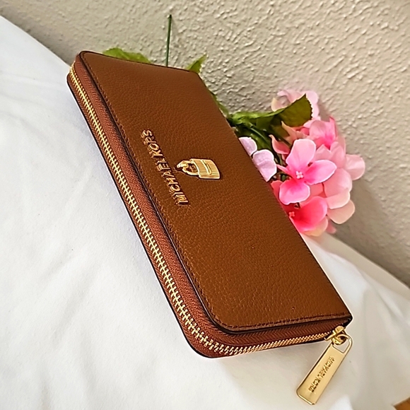 Michael Kors  Brown Zip Around Accordion Leather  Wallet - Picture 3 of 9
